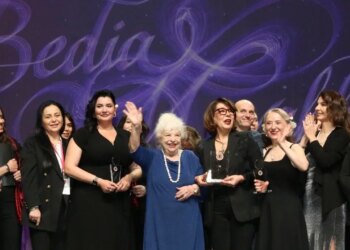 Bedia Muvahhid Ödülü’nü Verit ve Akkuş paylaştı