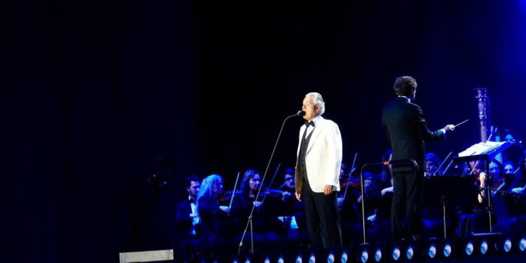 Dünyaca ünlü İtalyan tenor Andrea Bocelli, İstanbul’da konser verdi