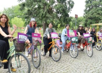 Bursa’da kadınlar ‘özgürlük’ için pedal çevirdi