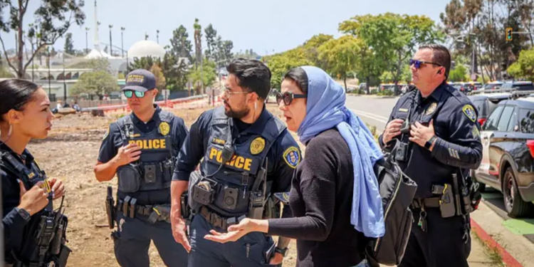 ABD'de İslam Merkezi'ne Silahlı Saldırı! 3 Can Kaybı, Saldırganlar Ölü Bulundu