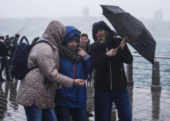 AKOM ve Meteoroloji'den Peş Peşe Uyarı: Saat Verildi, Şiddetli Yağış İstanbul'u Vuracak
