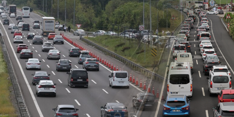 Bayram Göçü Başladı: Trafik Birçok Noktada Durma Noktasına Geldi