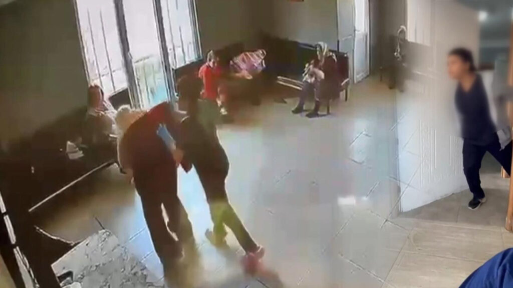 Beylikdüzü'nde 2 Hastayı Darbedip Yüzüne Tüküren Bakımevi Çalışanı Tutuklandı