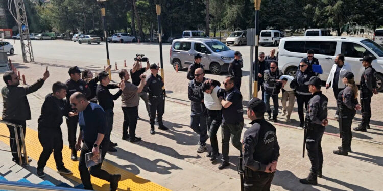 Burdur'da Kübra'yı Vahşice Öldüren 2 Şüpheli Tutuklandı