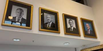 CHP Genel Merkezi’nde 'Fotoğraf' Mesajı: Özel'in Görüntüsü Hangi Anlama Geliyor?