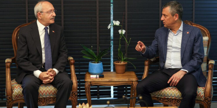 CHP'de 'Dijital Dönüşüm': Özel Gitti, Kılıçdaroğlu Geldi