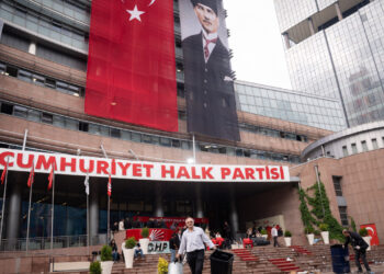 CHP'de 'Mutlak Butlan' Krizi: Eski 221 Milletvekilinden Ortak Açıklama