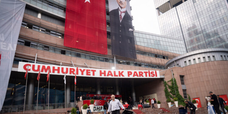 CHP'de 'Mutlak Butlan' Krizi: Eski 221 Milletvekilinden Ortak Açıklama