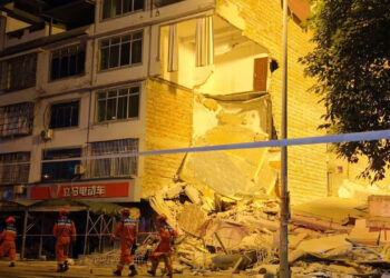 Çin'de Şiddetli Deprem: Can Kayıpları Var, Binlerce Kişi Evini Terk Etti