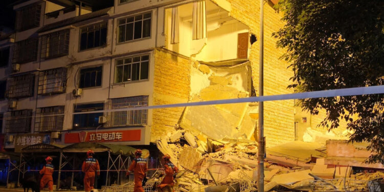 Çin'de Şiddetli Deprem: Can Kayıpları Var, Binlerce Kişi Evini Terk Etti
