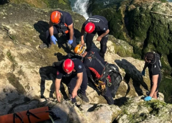 Düden Falezlerinde Feci Ölüm! Telefonla Konuşurken Düştü