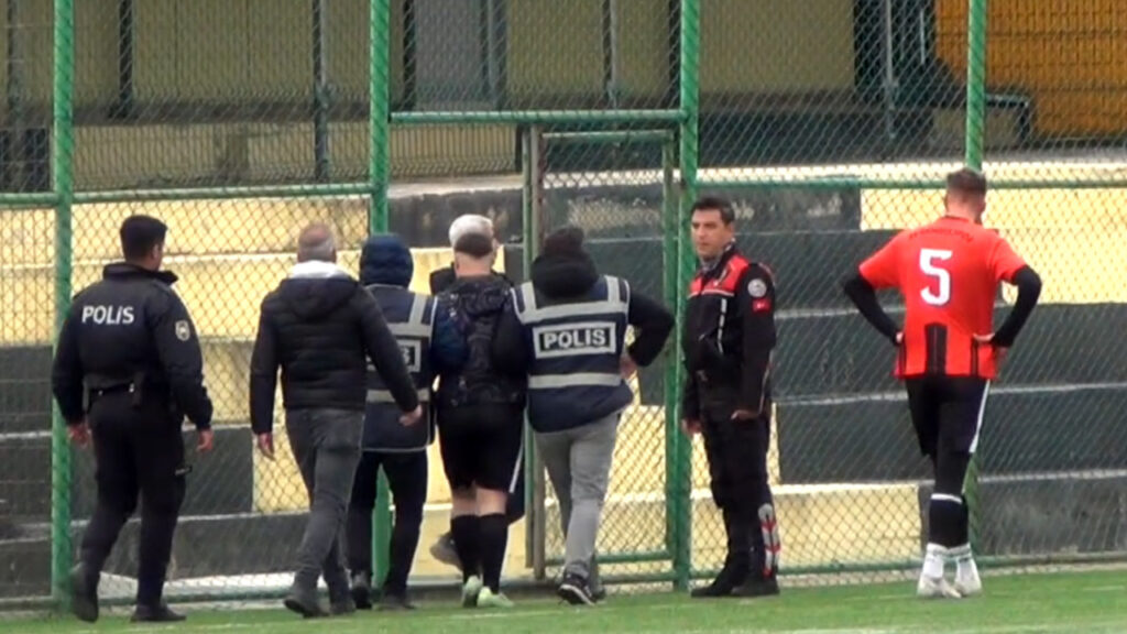 Edirne'de Futbol Sahası Karıştı: Hakemi Yumruklayan Futbolcu Gözaltına Alındı
