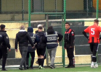 Edirne'de Futbol Sahası Karıştı: Hakemi Yumruklayan Futbolcu Gözaltına Alındı