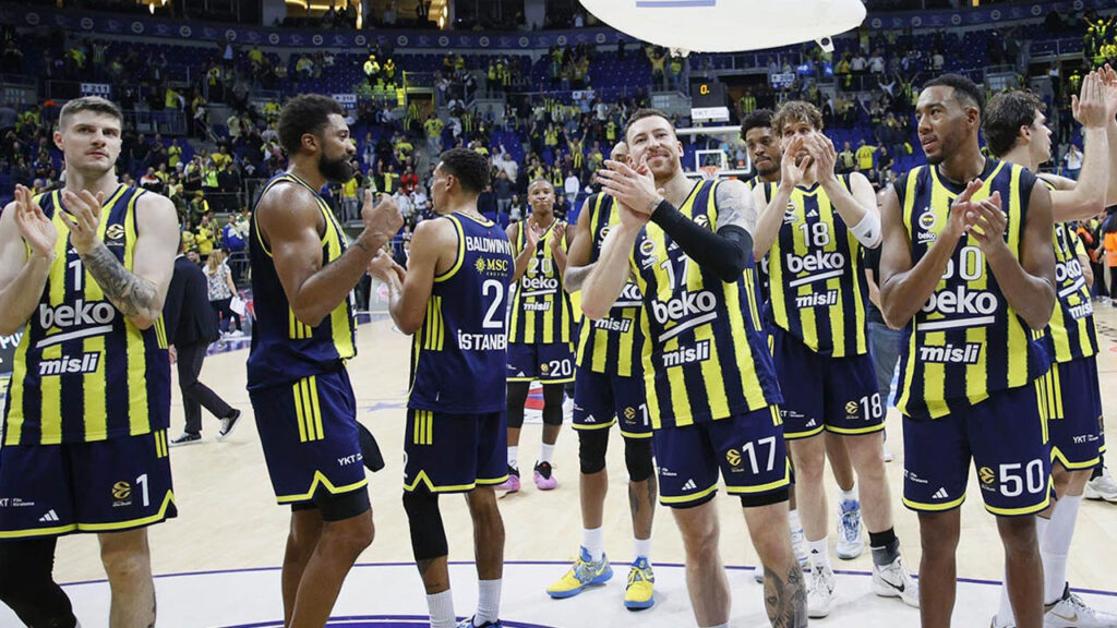 Fenerbahçe 3. Şampiyonluk İçin Sahaya Çıkıyor
