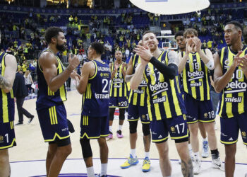 Fenerbahçe 3. Şampiyonluk İçin Sahaya Çıkıyor
