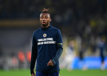 Fenerbahçe'de Nene Şoku: Ameliyat Olmak Zorunda Kalabilir