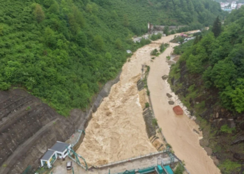 Giresun'u Sağanak Vurdu! Dereler Taştı, Yol Kapandı