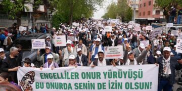 Amed’de Engelliler Onur Yürüyüşü