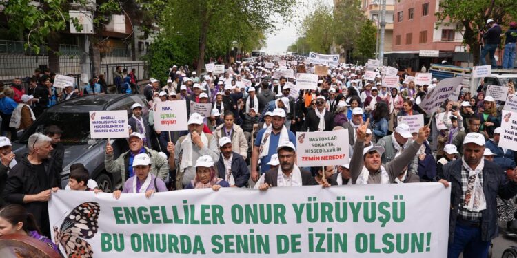 Amed’de Engelliler Onur Yürüyüşü