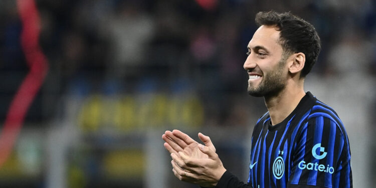 Hakan Çalhanoğlu'lu Inter Şampiyon