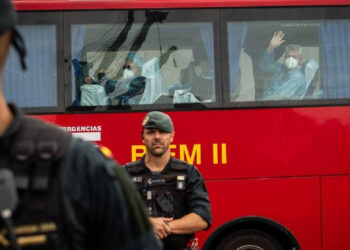 Hantavirüs görülen gemideki 3 Türk vatandaşı İstanbul'a getirildi