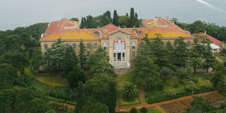 Patrik Bartholomeos: Heybeliada Ruhban Okulu eylülde açılabilir