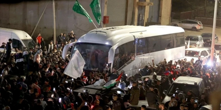 İsrail, Alıkoyduğu 5 Gazzeliyi Serbest Bıraktı