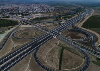 İzmir Çevre Yolu Ücretli mi Oluyor? Milyonlarca Sürücüyü İlgilendiren Açıklama Geldi