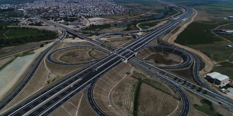 İzmir Çevre Yolu Ücretli mi Oluyor? Milyonlarca Sürücüyü İlgilendiren Açıklama Geldi