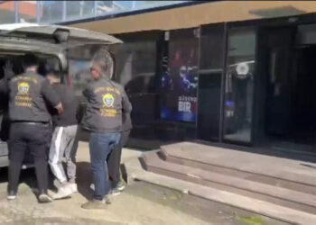 Kadıköy'de Durdurulan Aracın Tamponundan Uyuşturucu Çıktı