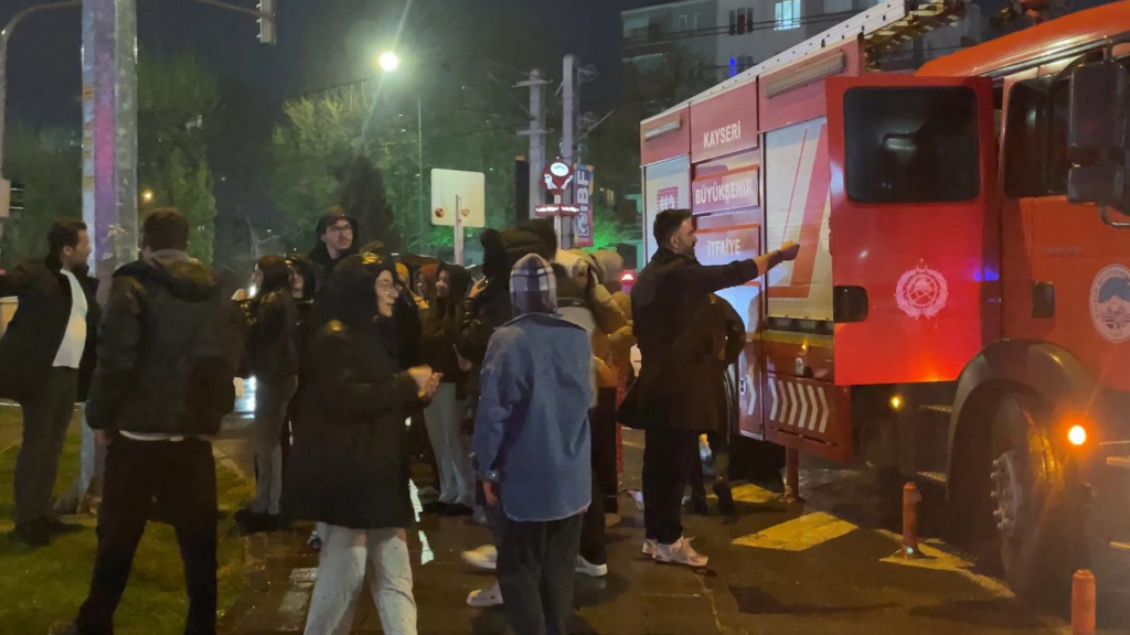 Kayseri'de Kız Öğrenci Yurdunda Korkutan Yangın!