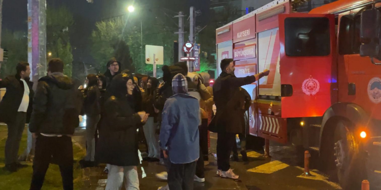 Kayseri'de Kız Öğrenci Yurdunda Korkutan Yangın!
