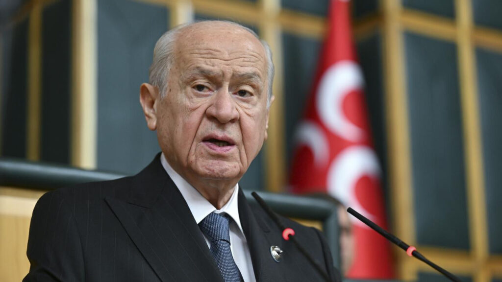 MHP Lideri Bahçeli'den Süper Lig'e Yükselen Amedspor'a Tebrik