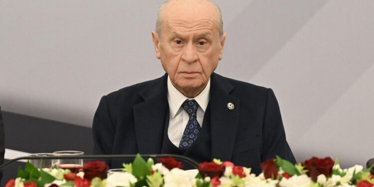 MHP Lideri Bahçeli'den Türkiye Kupası Şampiyonu Trabzonspor'a Tebrik Mesajı