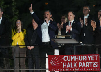 Özgür Özel'den Üst Üste Çağrılar! Vekiller ve PM ile Görüşecek