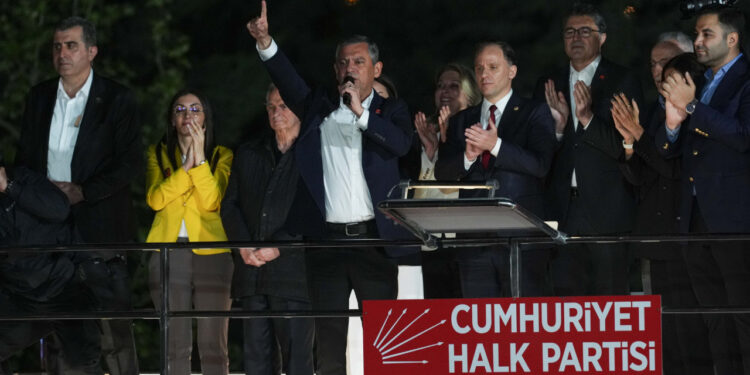Özgür Özel'den Üst Üste Çağrılar! Vekiller ve PM ile Görüşecek