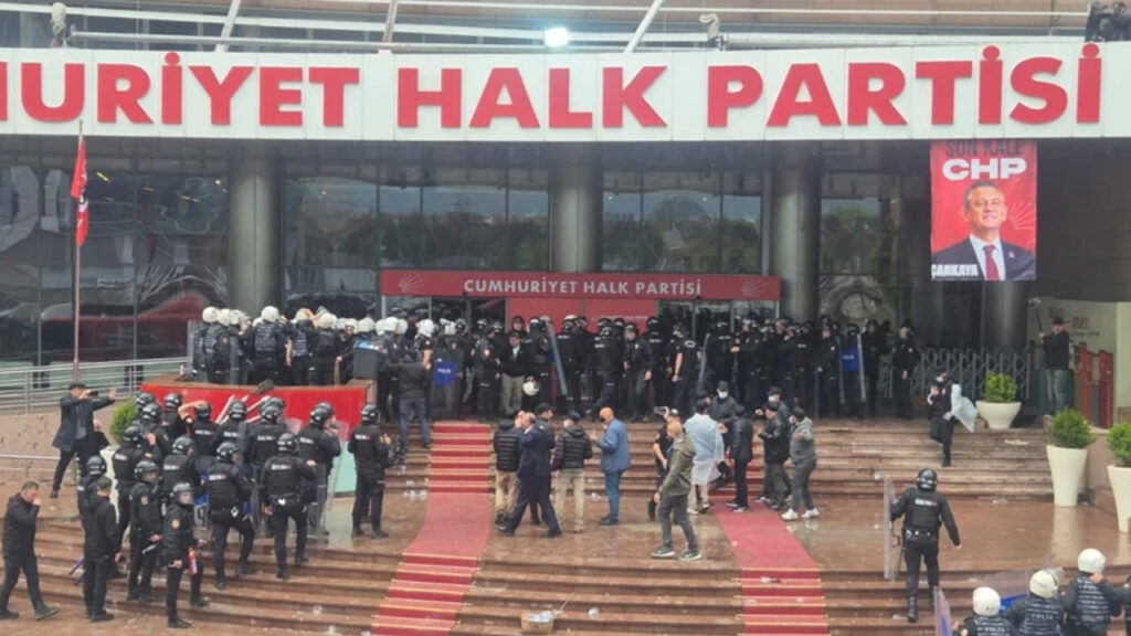 Polisler CHP Genel Merkezi'ne Girdi: Görüşmeler Sonuçsuz Kaldı