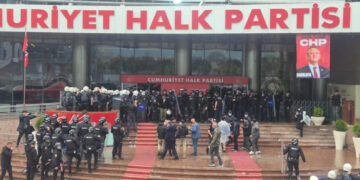 Polisler CHP Genel Merkezi'ne Girdi: Görüşmeler Sonuçsuz Kaldı