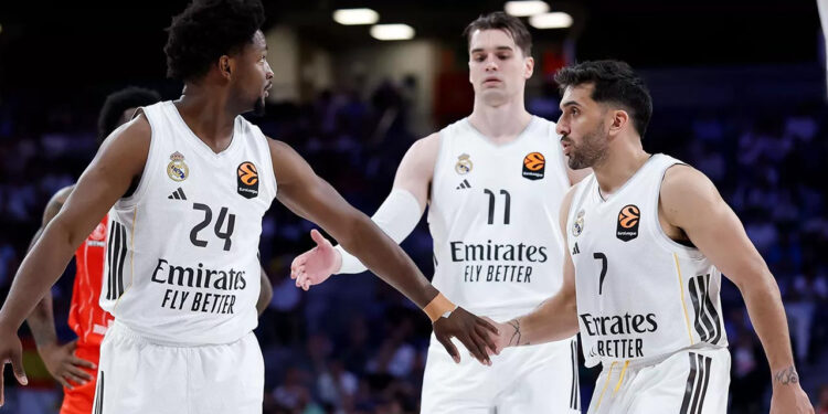 Real Madrid Dörtlü Final'de