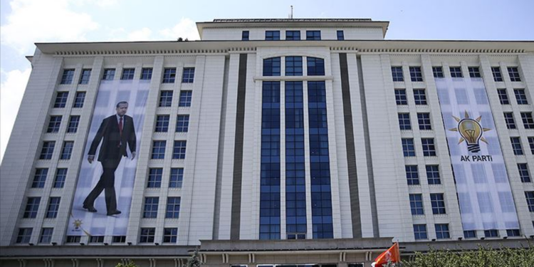 Siyasette 'Transfer' Yoğunluğu: AK Parti’den 5 Belediye Başkanına Ret