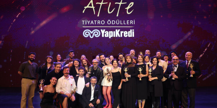 Tiyatronun 'Afife' Gecesi: Ödüller Sahiplerini Buldu