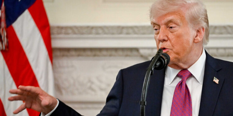 Trump'tan Hürmüz İtirafı: 'Korsan Gibiyiz'