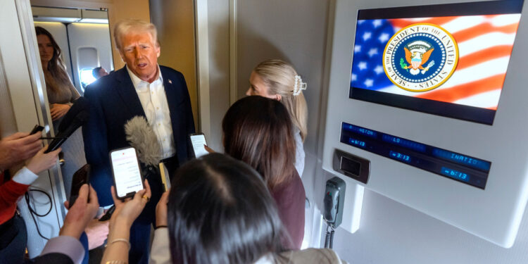 Trump'tan Yeni İran Çıkışı: Nükleer Program 20 Yıl Boyunca Askıya Alınmalı