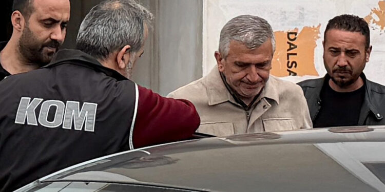 Tutuklanan CHP'li Akçakoca Belediye Başkanı Fikret Albayrak Görevden Uzaklaştırıldı