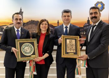 Hewlêr ve Duhok valileri Amed’de