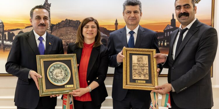 Hewlêr ve Duhok valileri Amed’de