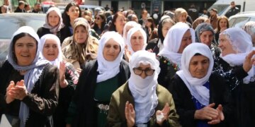 Barış Anneleri İmralı’ya gitmek için başvuracak