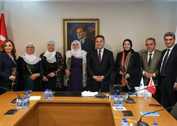 Barış Anneleri DEVA Partisi ve Saadet Partisi’ni ziyaret etti