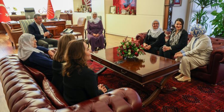 Barış Anneleri AKP görüşmesi başladı