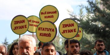 Eğitim Bakanlığı önünde açıklama: Kürtçe’nin önündeki engeller kaldırılsın